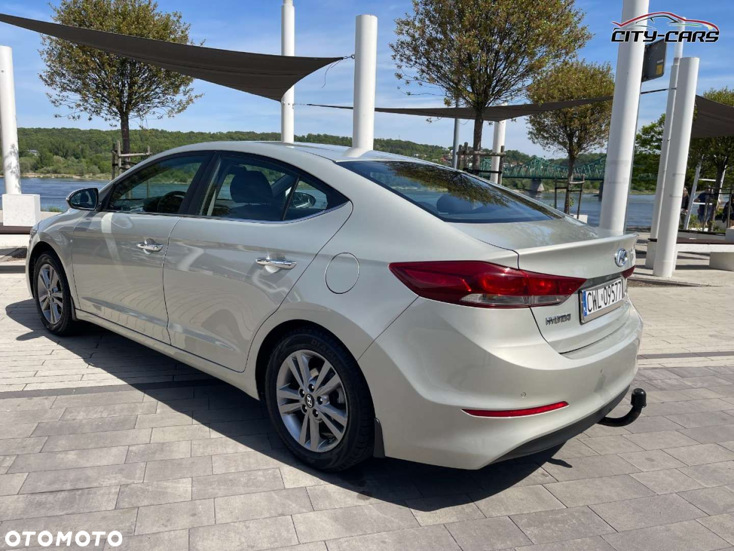 Hyundai Elantra - 22