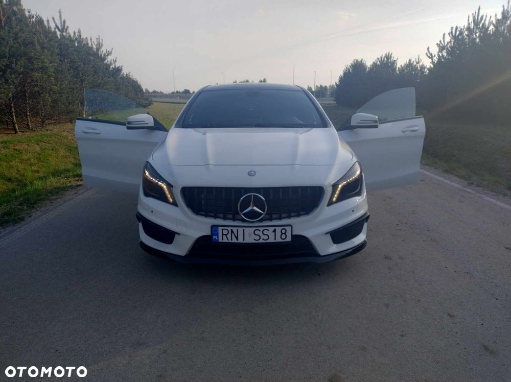 Mercedes-Benz CLA 45 AMG 4Matic 7G-DCT - 14