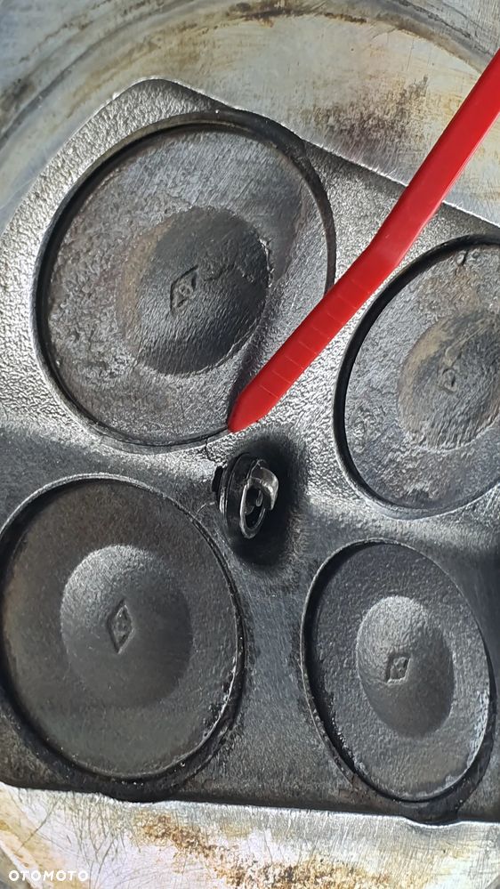 GLOWICA ZAWORY DZWIGIENKA    TGB BLADE 550 - 16