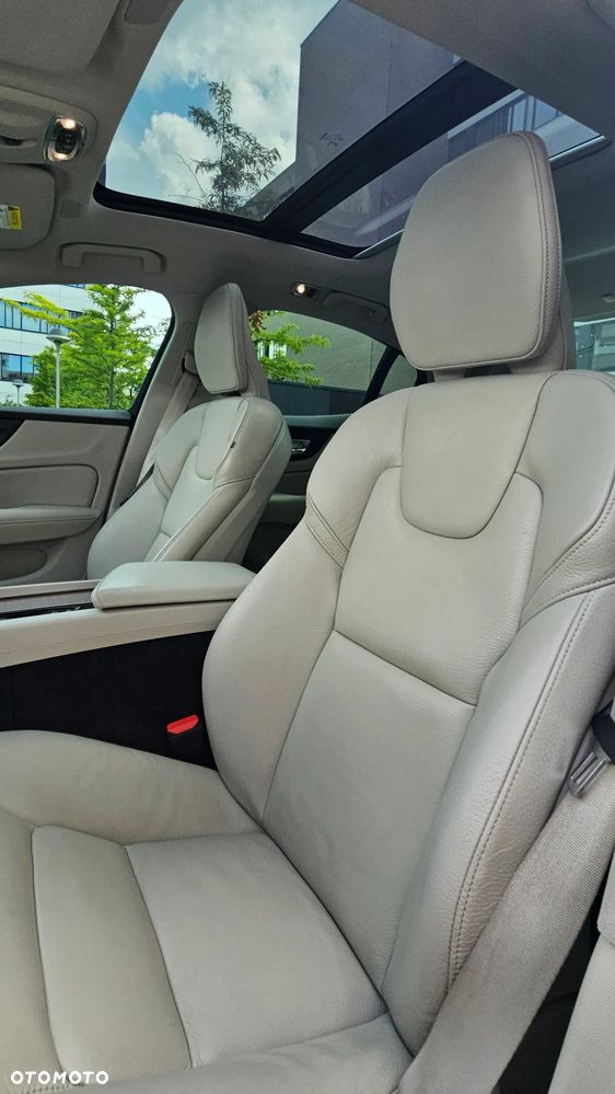 Volvo S60 T5 AWD R-Design - 14