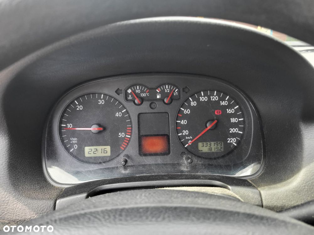 Volkswagen Golf 1.9 TDI Comfortline - 6