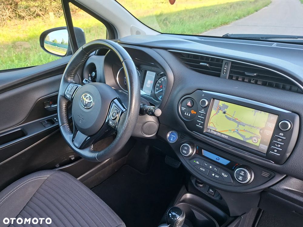 Toyota Yaris Hybrid 100 Active EU6 - 19