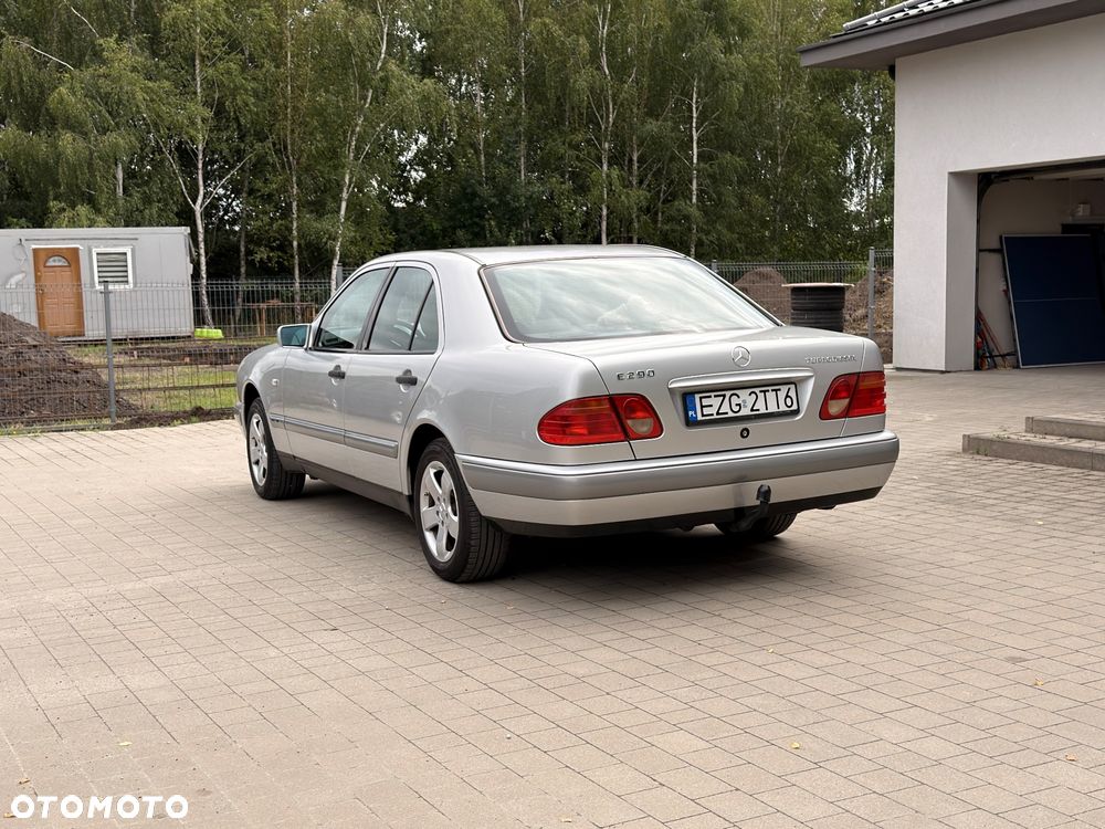 Mercedes-Benz Klasa E - 4