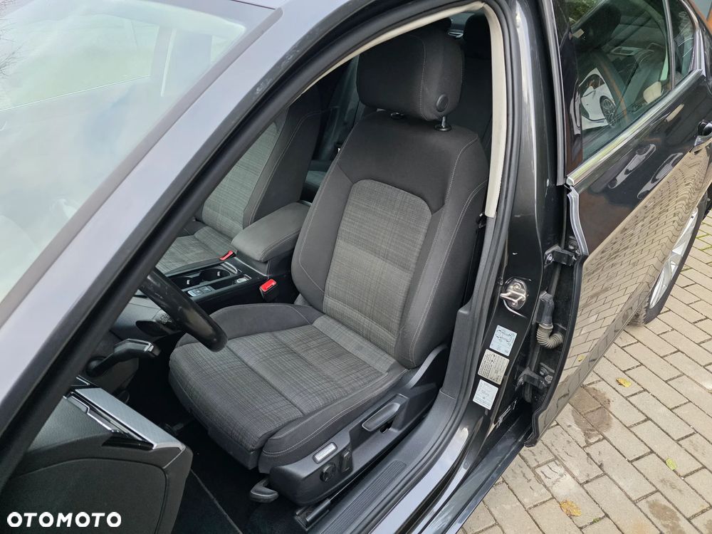 Volkswagen Passat - 13