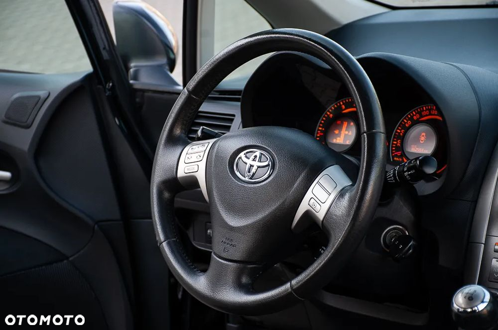 Toyota Auris 1.6 VVT-i Executive - 29