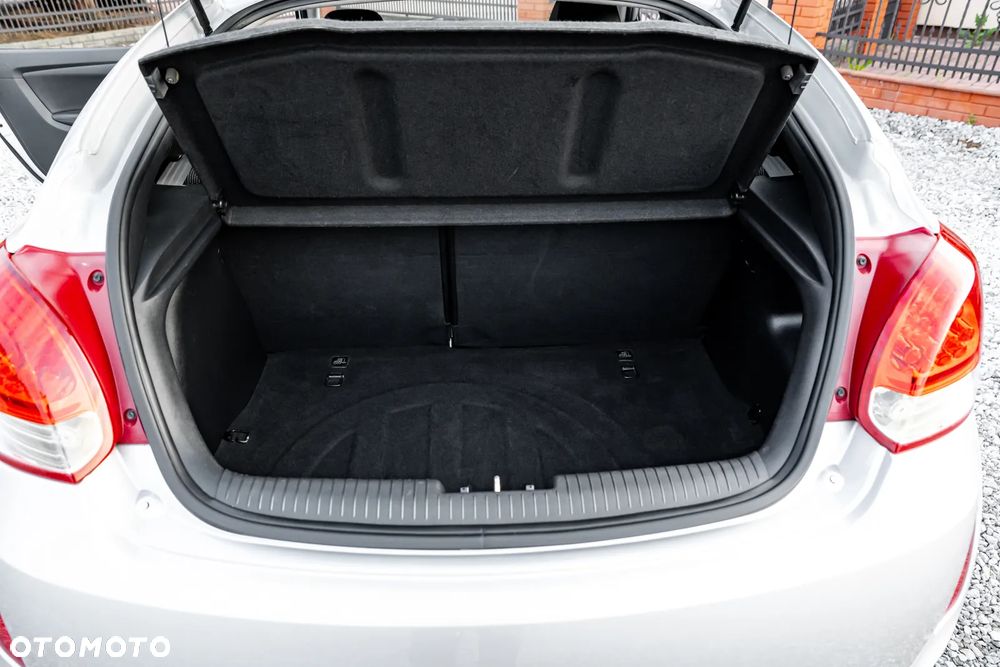 Hyundai Veloster 1.6 Premium - 16