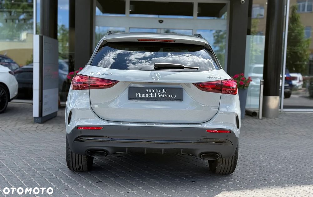 Mercedes-Benz GLA 220 mHEV 4-Matic AMG Line 8G-DCT - 6