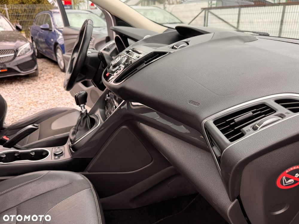 Ford Kuga 2.0 TDCi 2x4 Titanium - 18