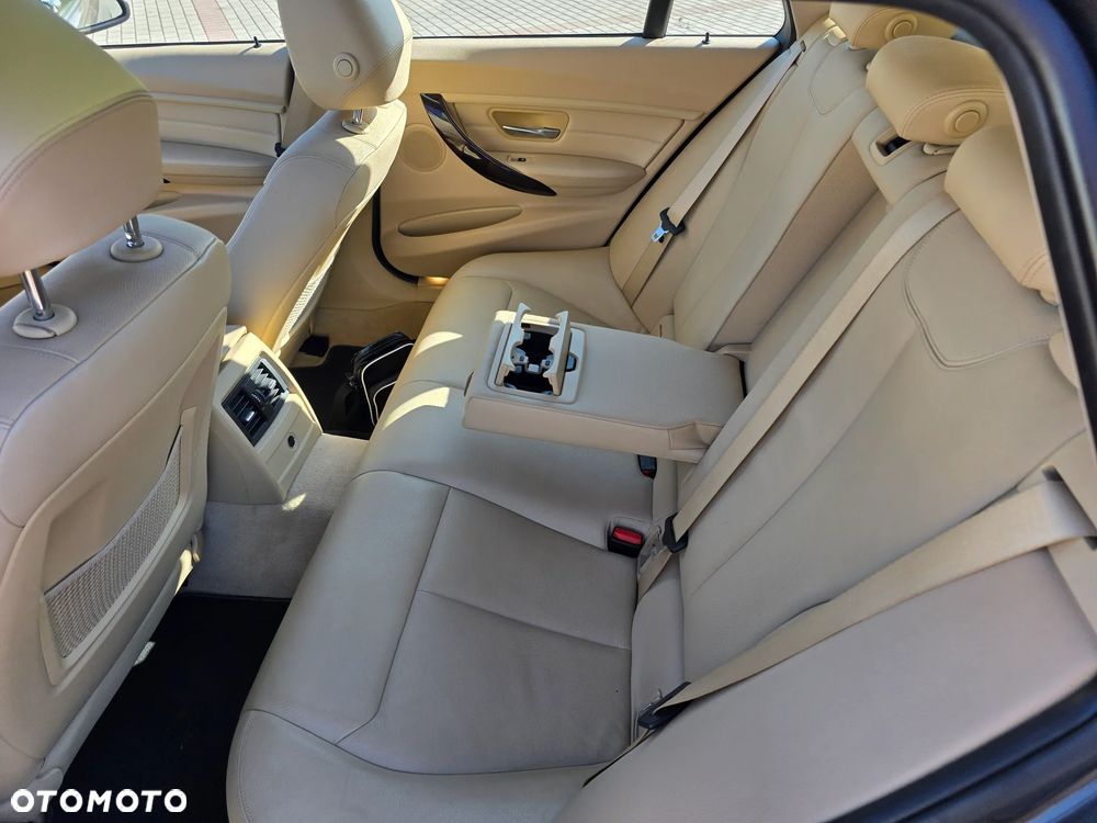 BMW Seria 3 318d DPF Touring Edition Exclusive - 7