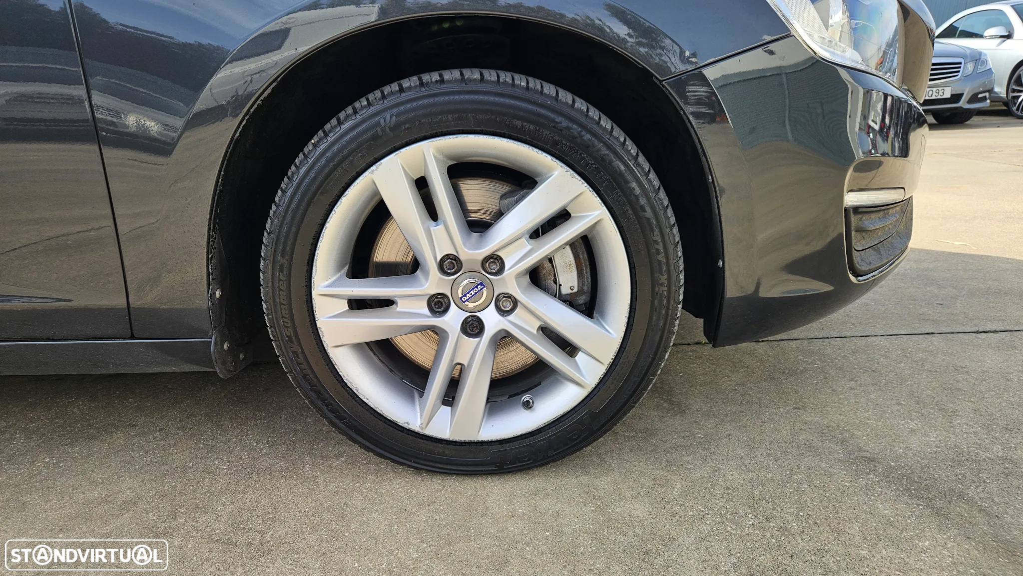 Volvo V60 2.4 D6 Momentum AWD Phev - 37