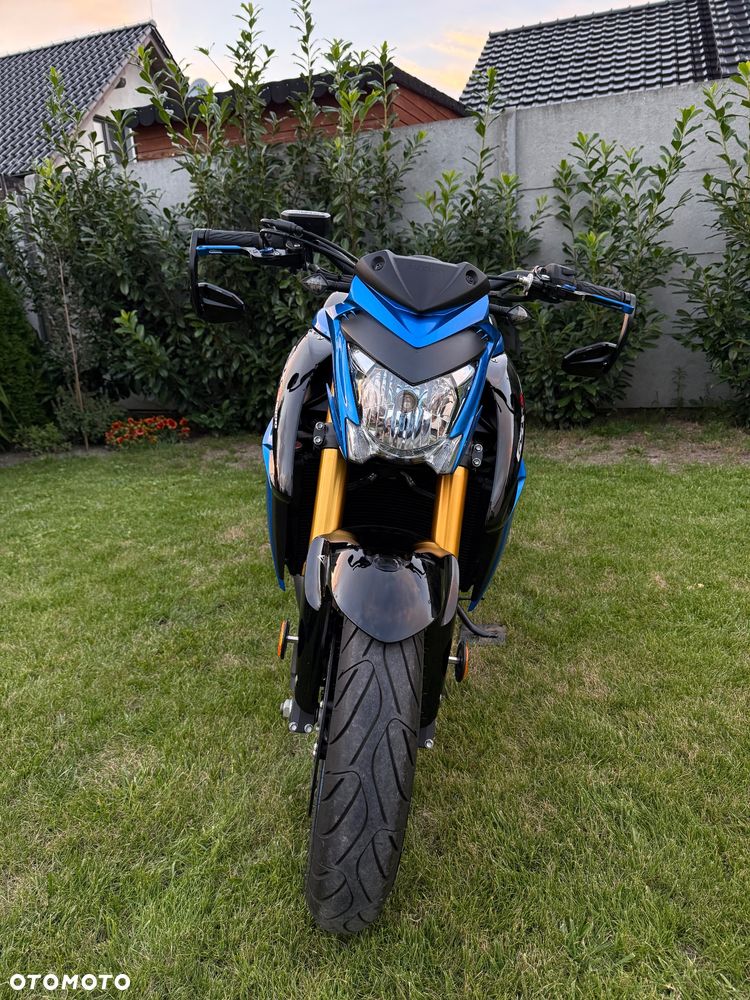 Suzuki GSX 1000 - 10