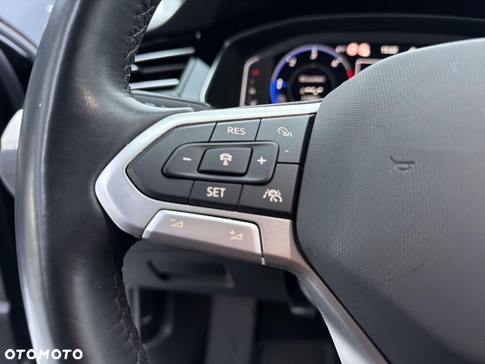 Volkswagen Passat - 25