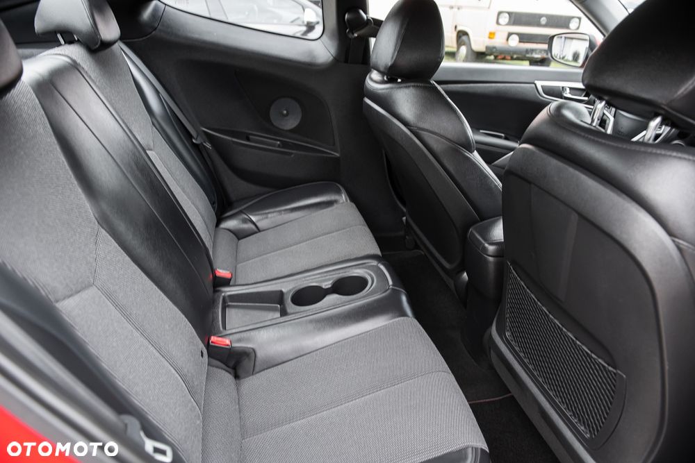 Hyundai Veloster 1.6 Premium - 25