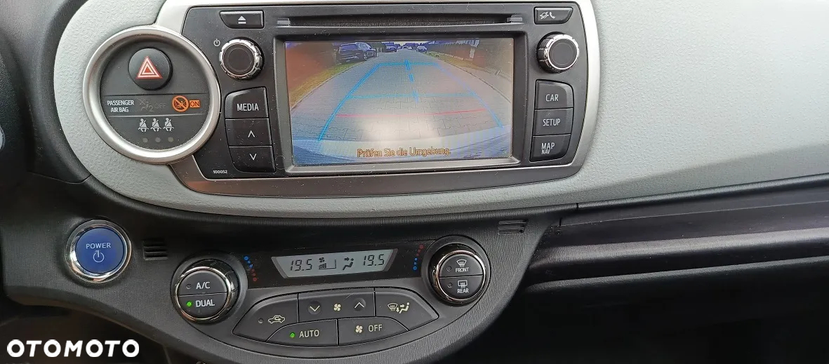 Toyota Yaris Hybrid 100 Dynamic - 17