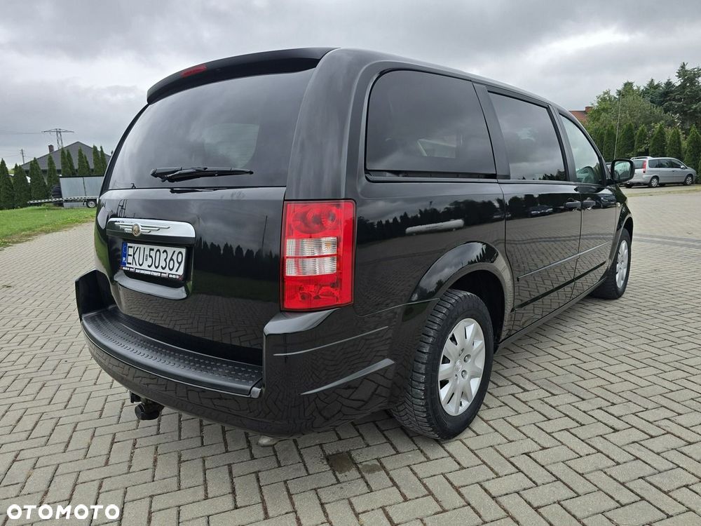 Chrysler Town & Country - 6