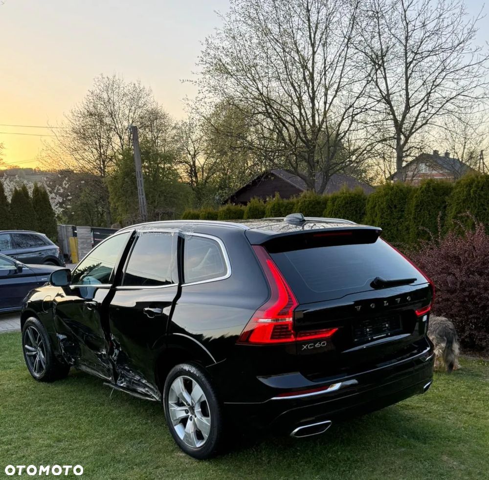 Volvo XC 60 T6 Plug-In Hybrid AWD Ultra Black Edition - 11