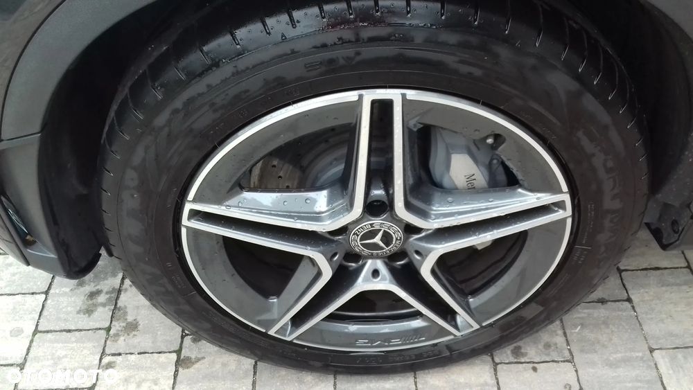 Mercedes-Benz GLC 300 4Matic 9G-TRONIC AMG Line - 26