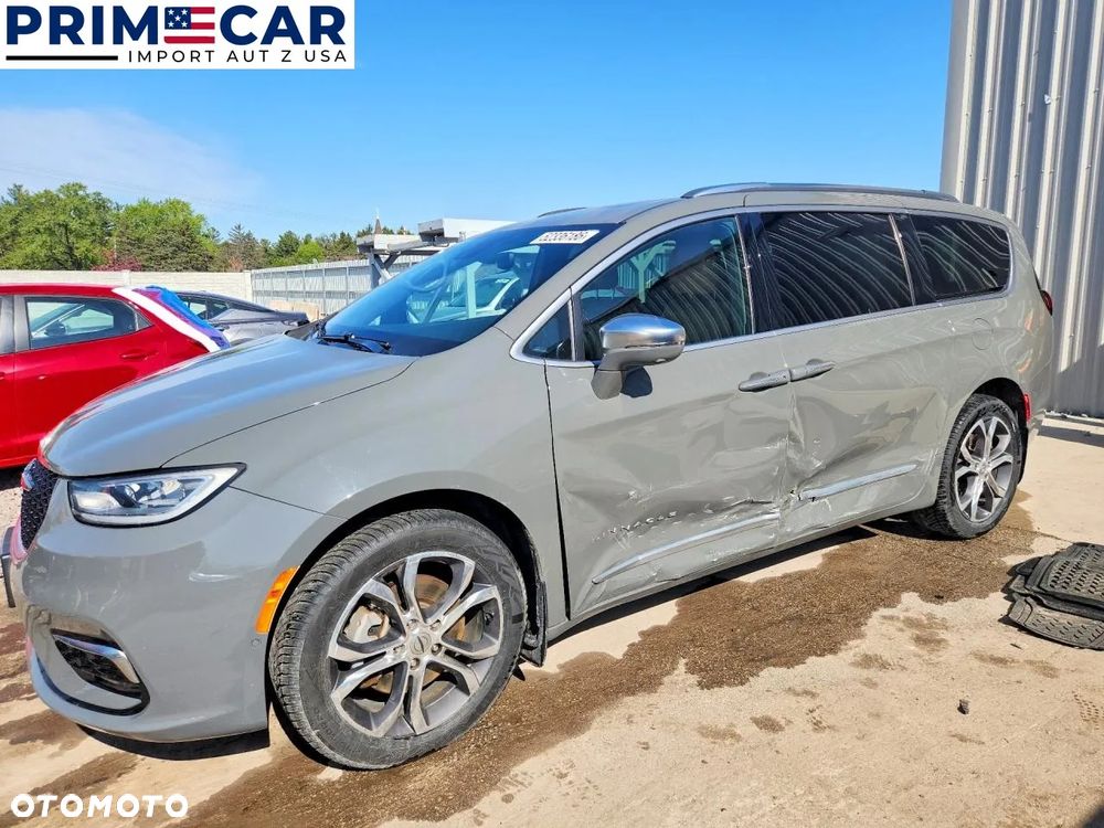 Chrysler Pacifica - 2