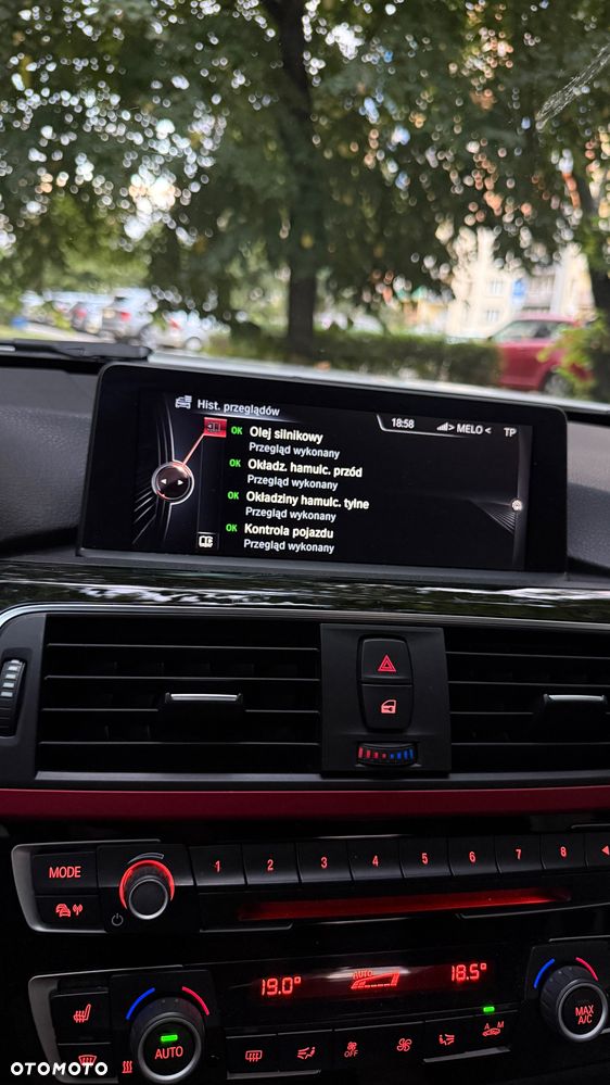 BMW Seria 3 318i Sport Line - 26