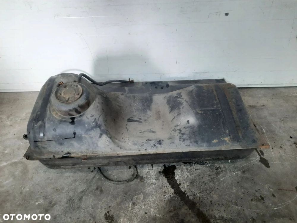 ZBIORNIK PALIWA BAK PORSCHE 924 - 1