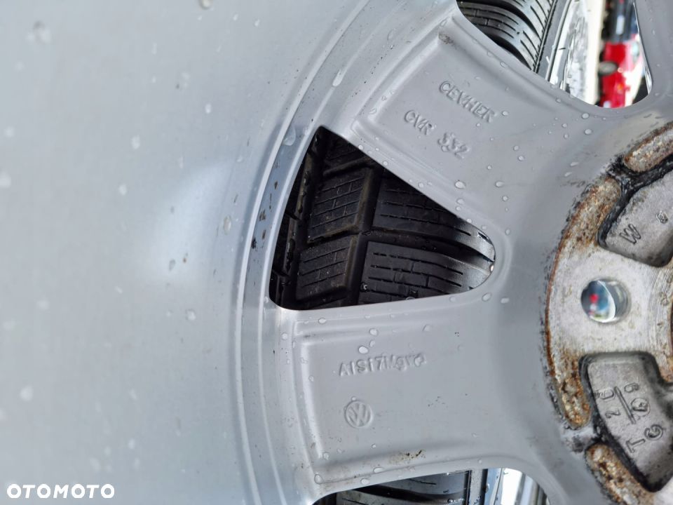 CAŁE KOŁA VW 235/65R17 PIRELLI  FELGA 7P6601025 - 7