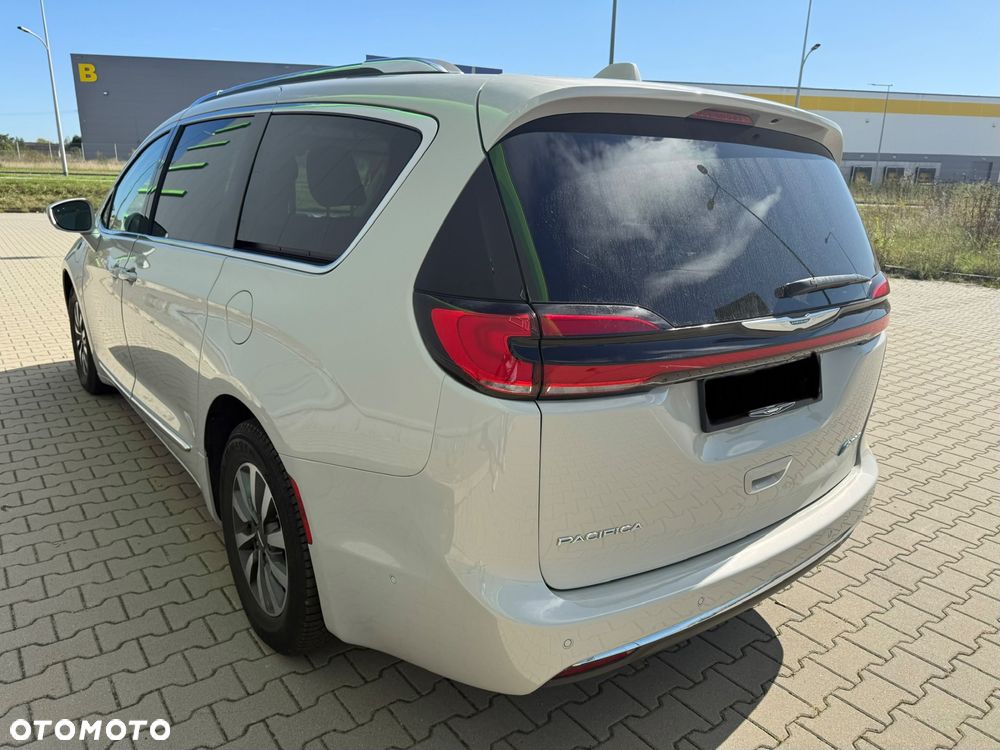 Chrysler Pacifica - 4