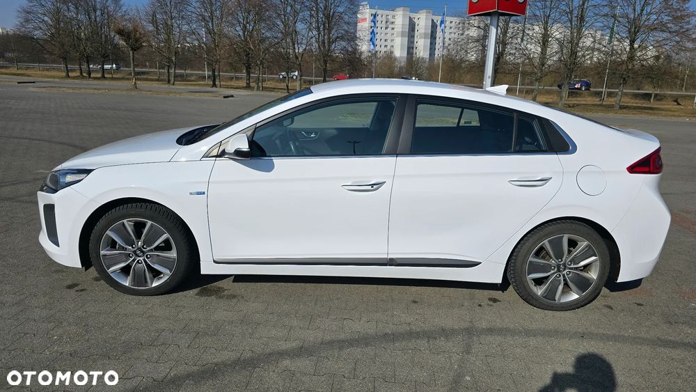 Hyundai IONIQ Hybrid Platinum - 2