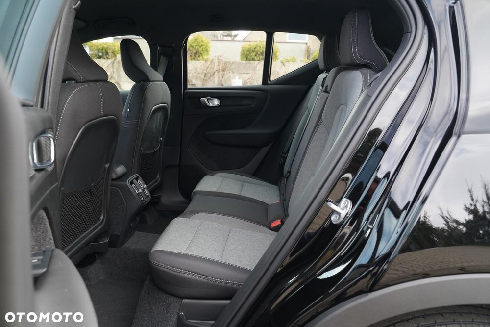 Volvo XC 40 B3 Plus Dark - 11