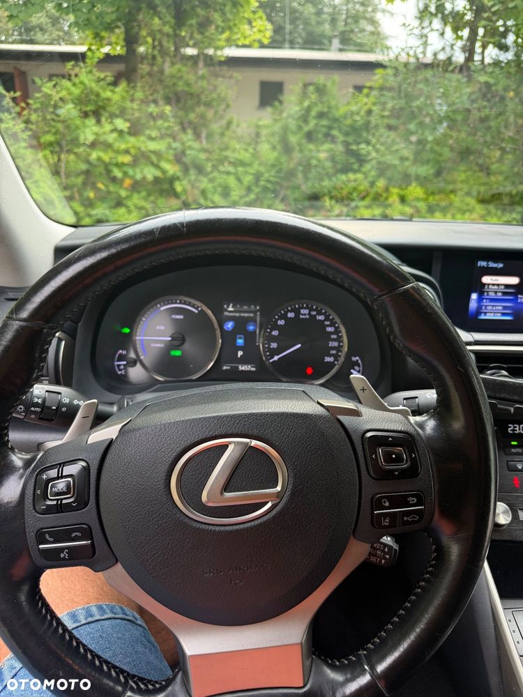 Lexus IS 300h Business Edition - 31