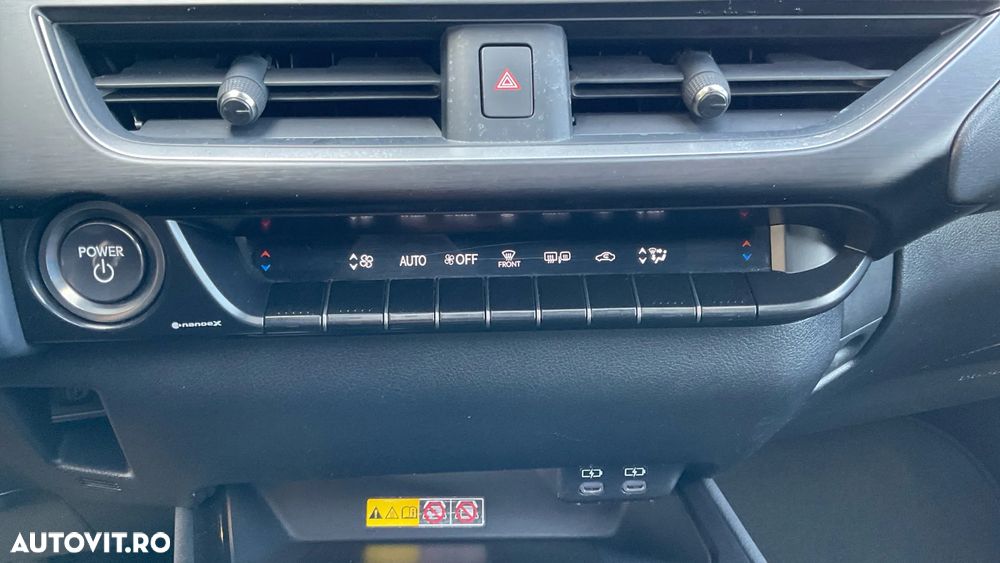 Lexus UX 250h (E-FOUR) Luxury Line - 20