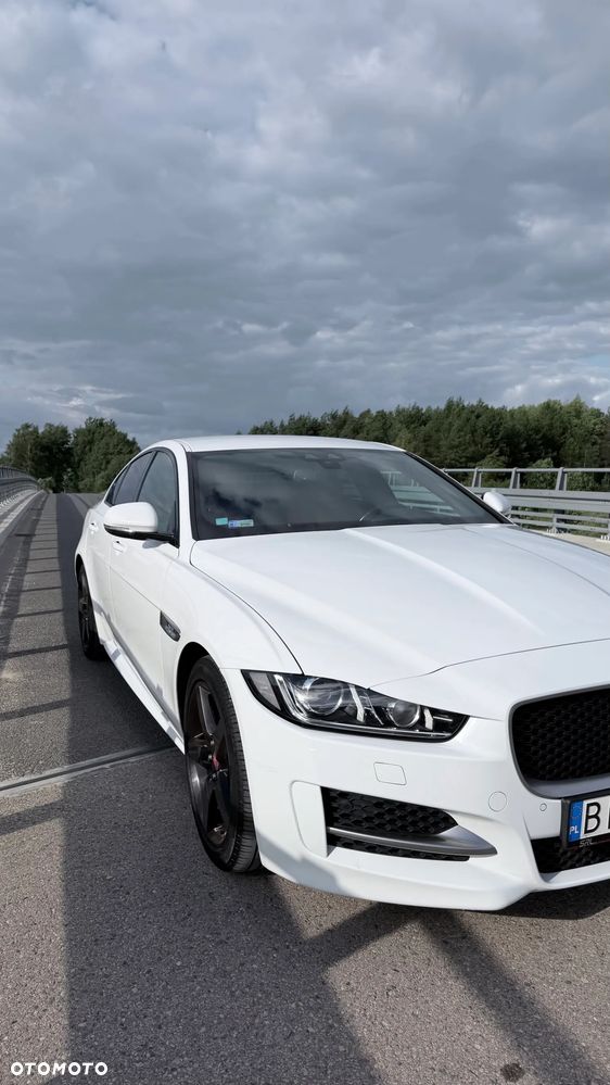 Jaguar XE 2.0 T R-Sport - 3