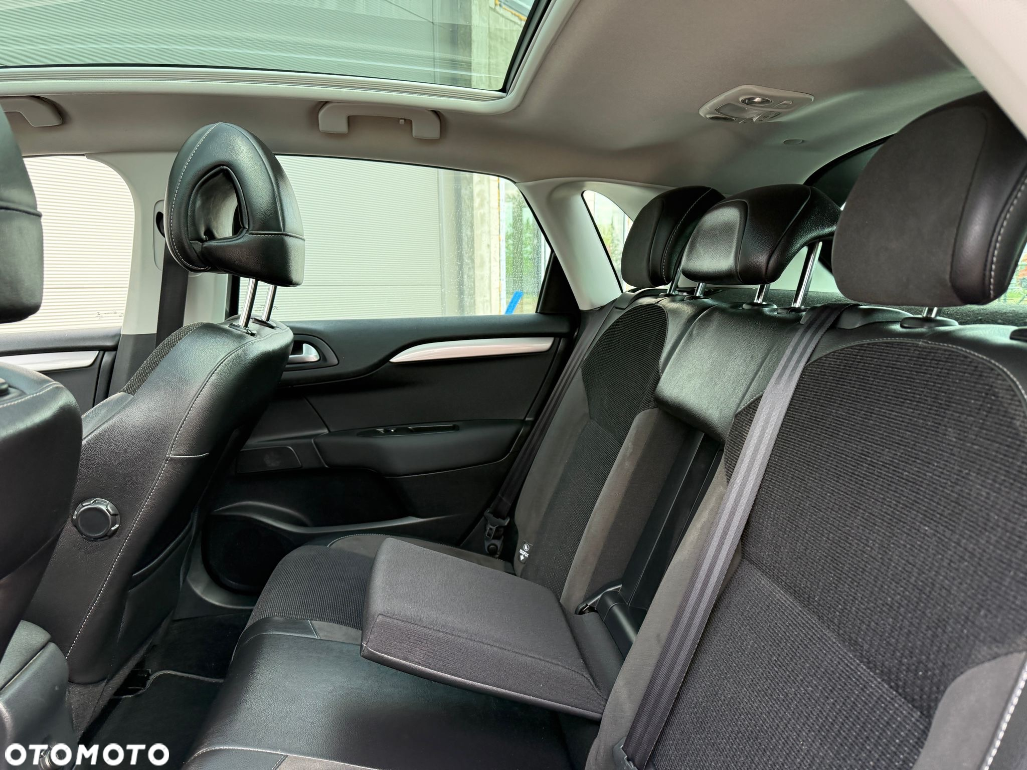Citroën C4 PureTech e-THP 130 Exclusive - 6