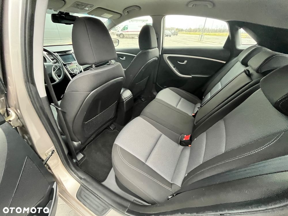 Hyundai i30 blue 1.6 CRDi YES Gold - 12