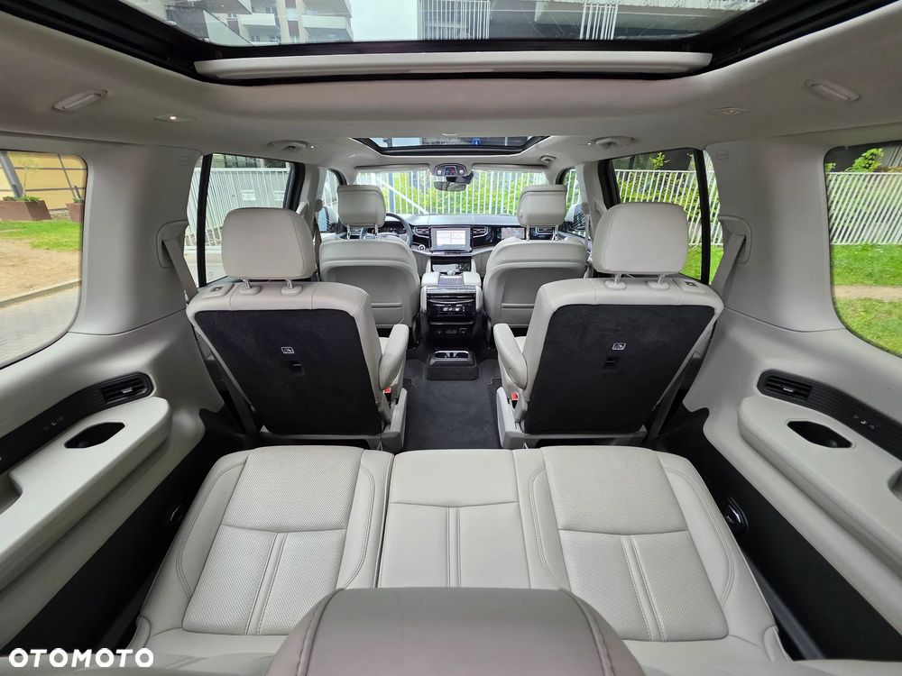 Jeep Wagoneer - 31