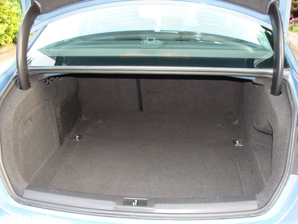 Audi A4 Limousine - 14