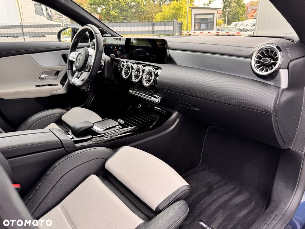 Mercedes-Benz CLA AMG 35 4-Matic 7G-DCT - 22