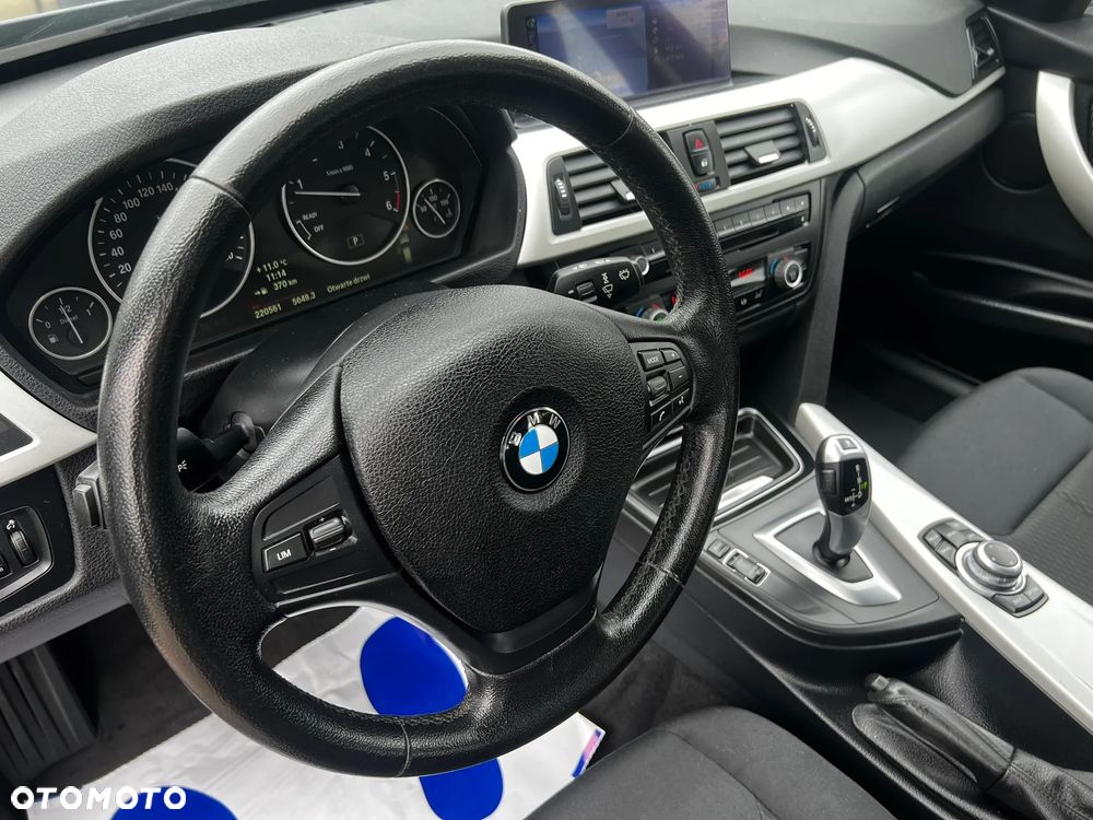 BMW Seria 3 320d Touring - 13