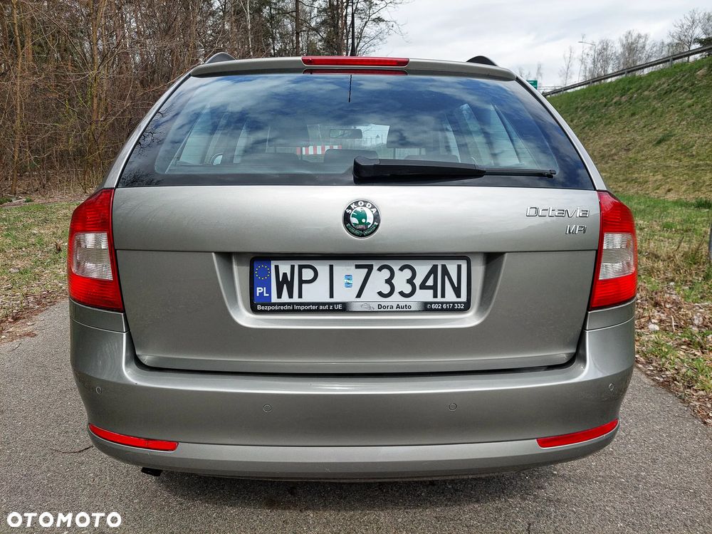 Skoda Octavia 1.6 Combi Style - 7