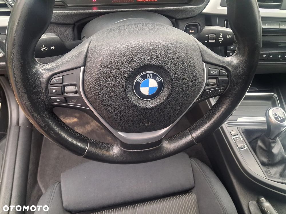 BMW Seria 3 318d Sport Line - 23