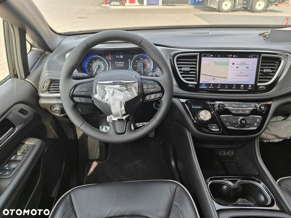 Chrysler Pacifica - 15