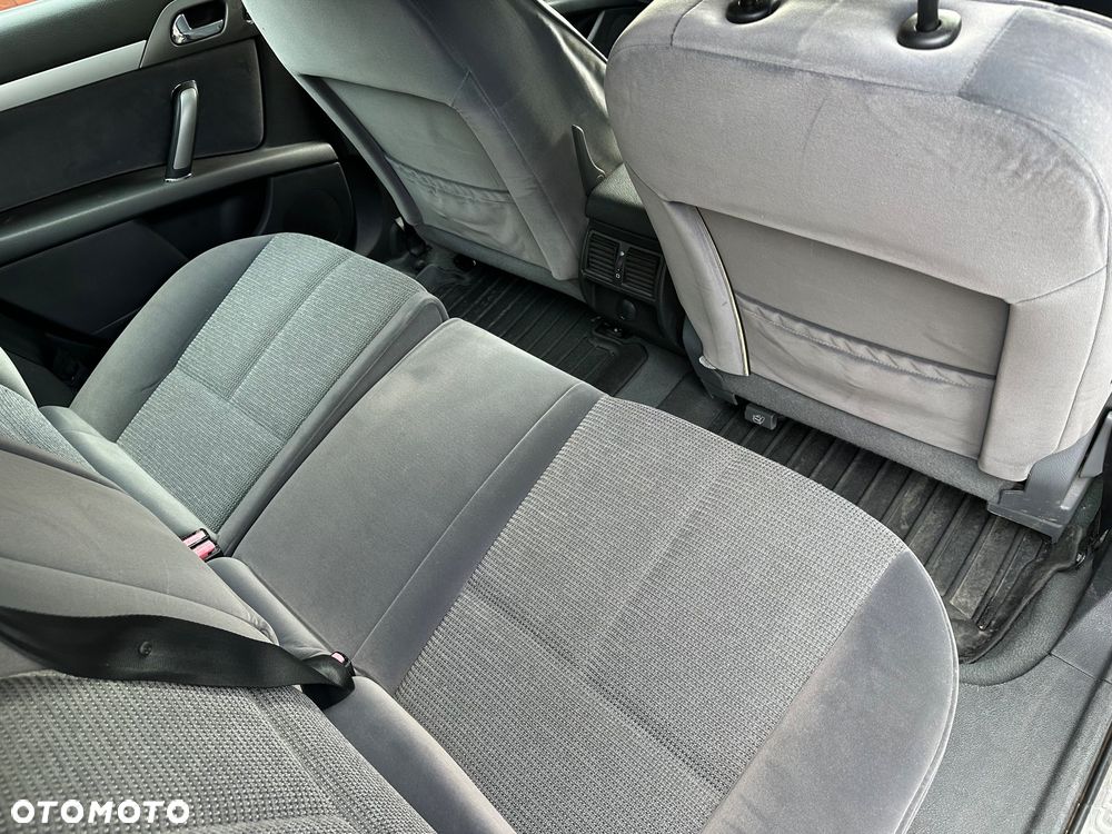 Peugeot 407 - 14