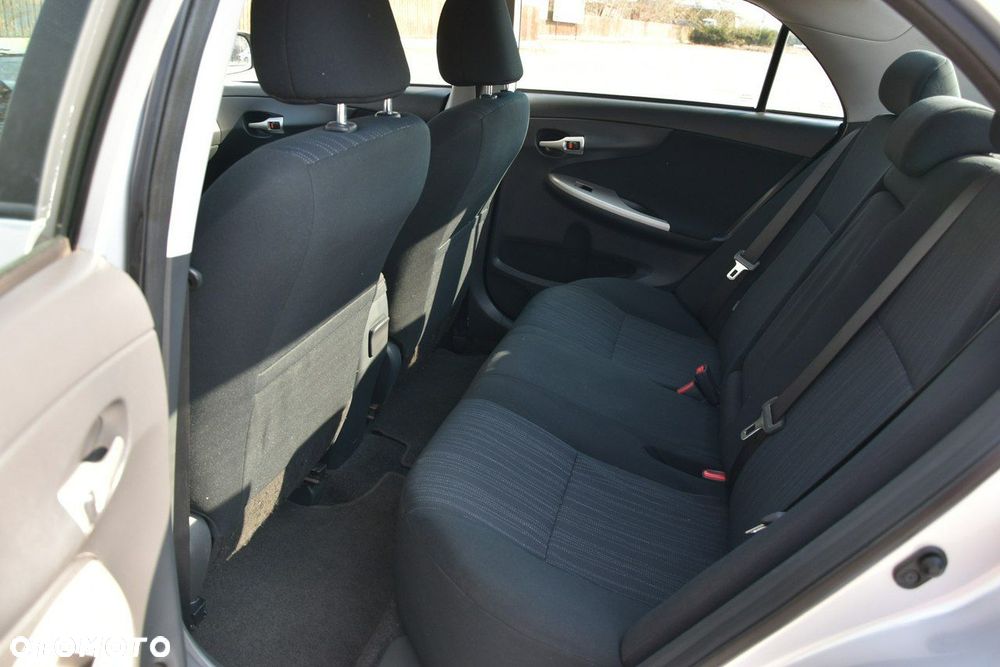 Toyota Corolla - 11