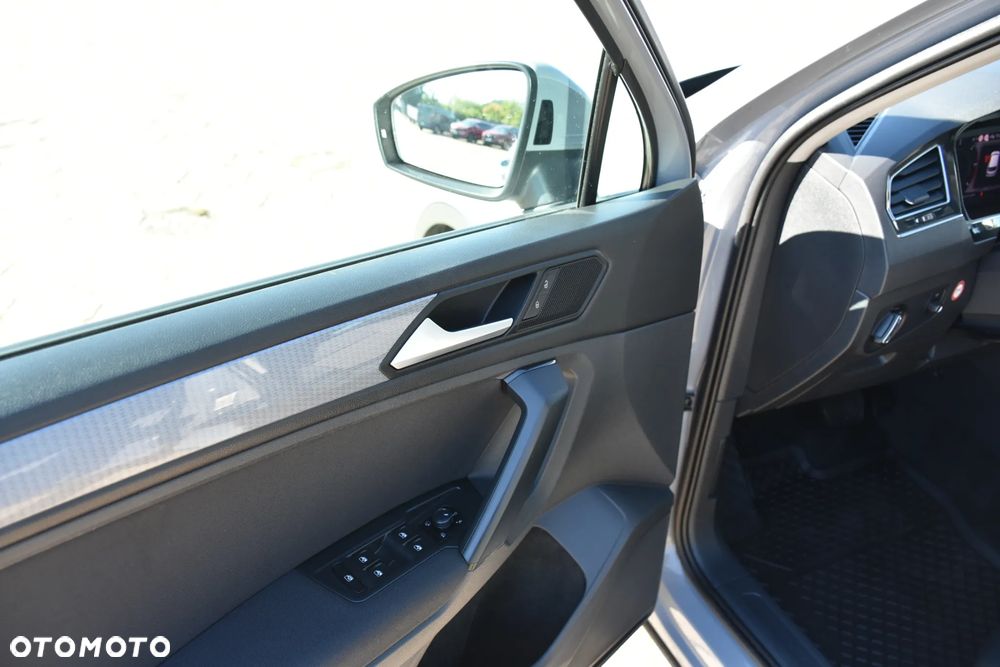 Volkswagen Tiguan - 12