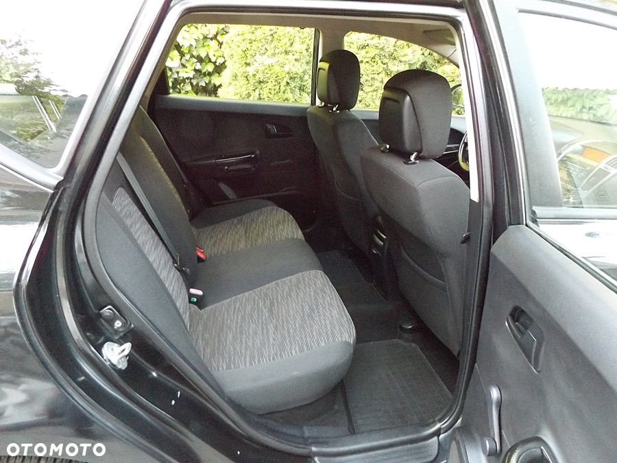 Kia Ceed - 11