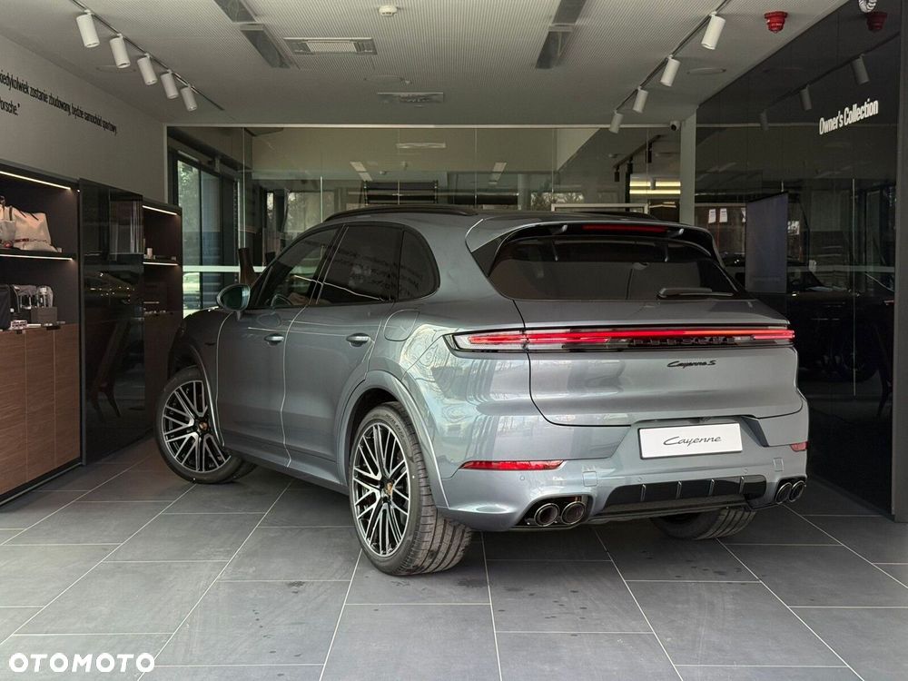 Porsche Cayenne - 4