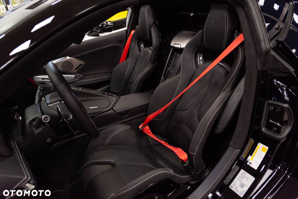 Chevrolet Corvette - 14