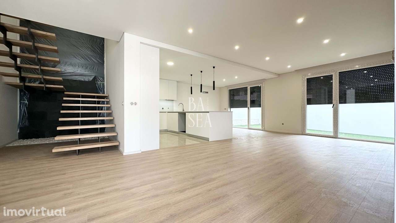 Moradia T4 Nova de Dois Andares em Palmeira Braga - Grande imagem: 3/35