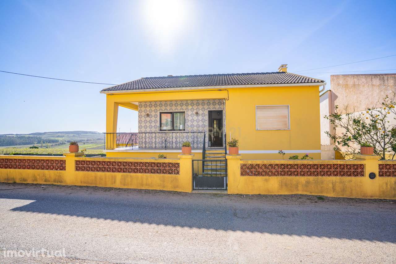 Moradia Bifamiliar com 2 Armazéns de Grande Dimensão - Grande imagem: 2/49