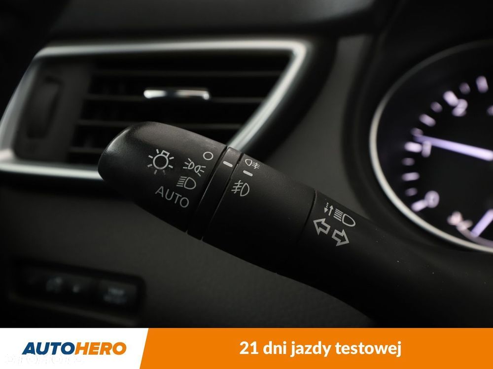 Nissan Qashqai 1.7 dCi 4x4 N-Connecta Xtronic - 27