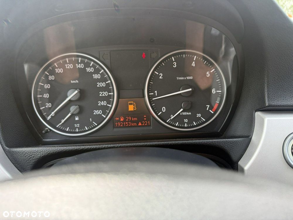 BMW Seria 3 318i Edition Exclusive - 18